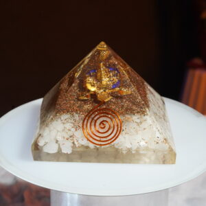 Labradorite Orgone Pyramid Gemstones Copper Crystal used for Therapy