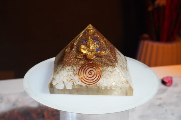 Labradorite Orgone Pyramid Gemstones Copper Crystal used for Therapy